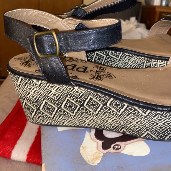 Mudd Brand Sandals Size 8 - Picture 4 of 9